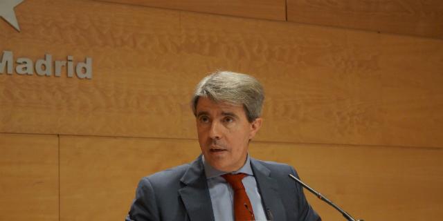 Garrido pide a Carmena que retire de los autobuses de la EMT la campaña "falaz" contra la Comunidad