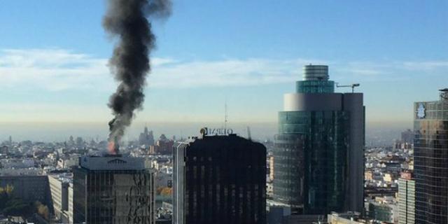 Incendio en un edificio del centro financiero Azca