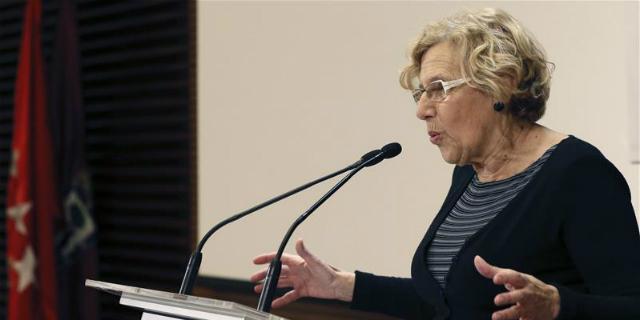 Carmena propone un concurso de recogida de colillas para niños
