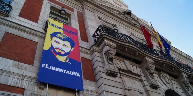 Diputados chavistas critican las pancartas a favor de la libertad de Leopoldo López en Sol