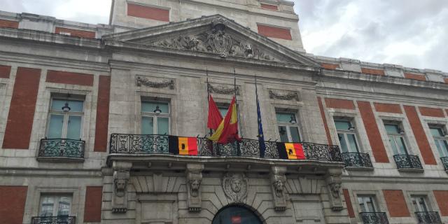 Cifuentes decreta tres días de luto oficial en Madrid por los atentados de Bruselas