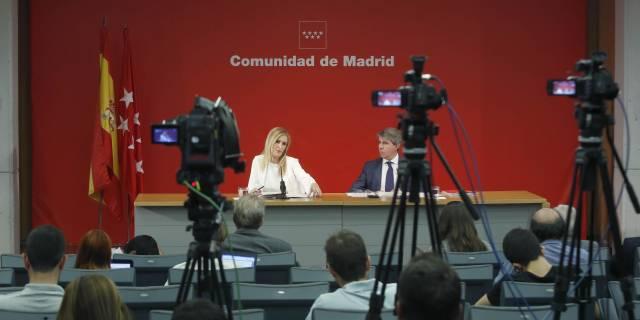 Cifuentes condena “rotundamente” a los partidos que coaccionen a la prensa
