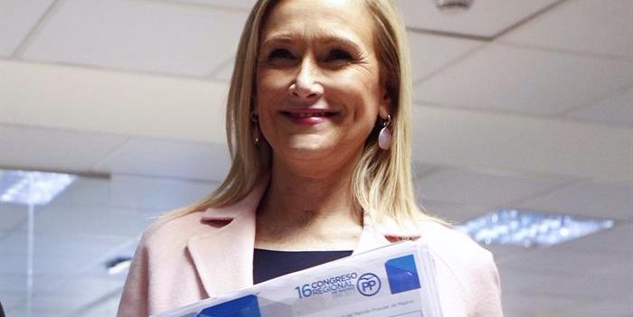 Cifuentes arrancó su campaña reivindicando el centro