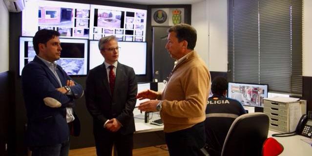 El alcalde de Galapagar visita las renovadas instalaciones de la policía local
