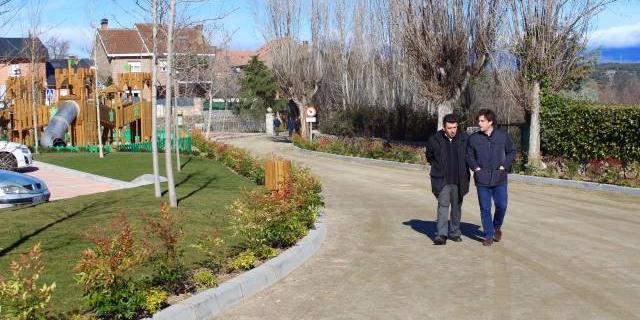 Nueva zona ajardinada de la entrada al Parque del Toril
