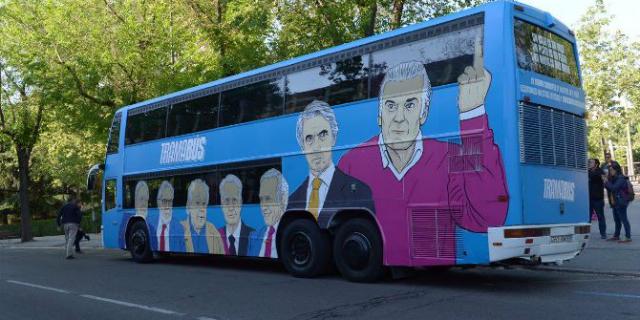 El PP tacha de “lamentable” y “antidemocrático” el “tramabús” de Podemos