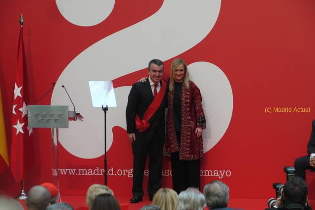 170502 cifuentes premiado 2demayo