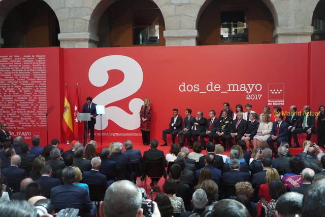 170502 cifuentes premiados 2demayo