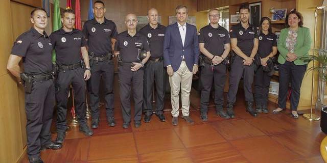 El Alcalde de Boadilla felicita a cinco agentes de la Policía Local por sus recientes ascensos