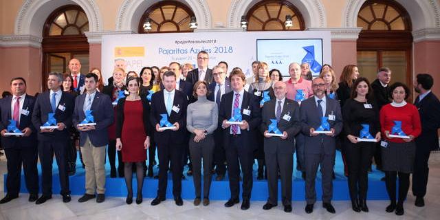 Javier Ayala recoge el galardón que reconoce a Fuenlabrada como la primera de la región en recogida de papel y cartón