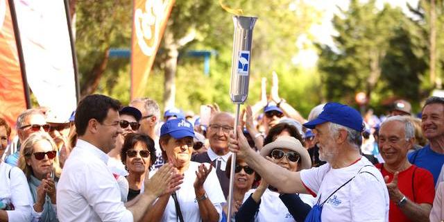 Más de 1.200 mayores de toda la región recorren caminando los 9 kilómetros que unen Las Matas y Las Rozas