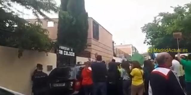 De cómo grupos radicales vinculados a Podemos intimidan a un párroco de Vallecas