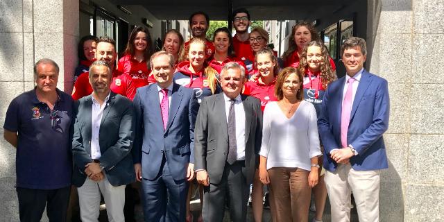 Majadahonda rinde homenaje a su equipo femenino de rugby campeón de Copa