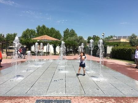 La fuente de chorros del Parque del Olivar de Sevilla La Nueva ya esta en funcionamiento