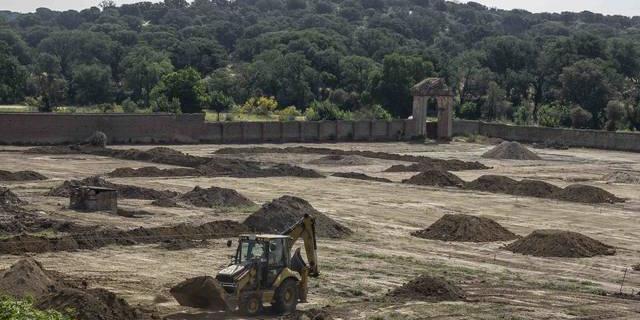 Boadilla comienza la rehabilitación de los muros y portones de acceso a las huertas del Palacio