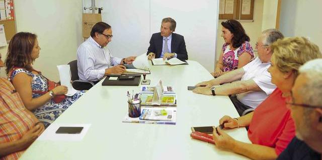 El Ayuntamiento de Boadilla subvenciona con 210.000 euros las actividades y el transporte de los mayores