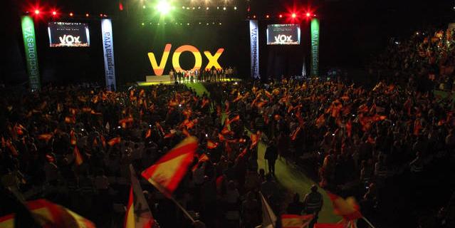 Vox resurge y se da un baño de masas en Vistalegre
