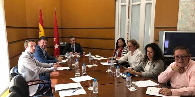 El alcalde de Humanes de Madrid mantiene una reunión de trabajo con el viceconsejero de Transportes