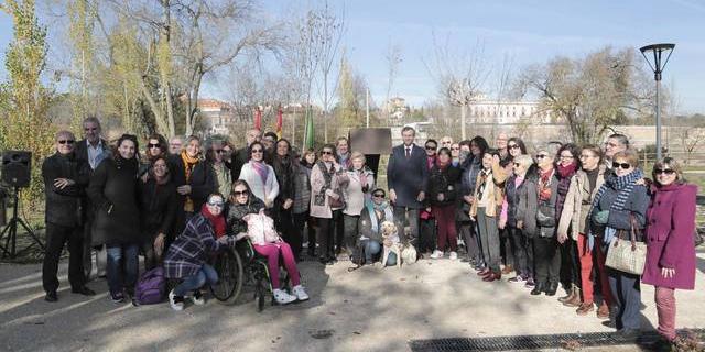 Boadilla instala un monolito en reconocimiento a la labor solidaria de los voluntarios de la localidad