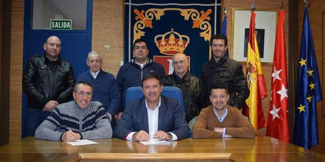 El alcalde de Humanes renueva el convenio de colaboración con el Club Deportivo Elemental MTB “San Bicicleto”