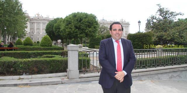 Desayunando con el candidato del PP en Boadilla, tocaba hablar de transportes