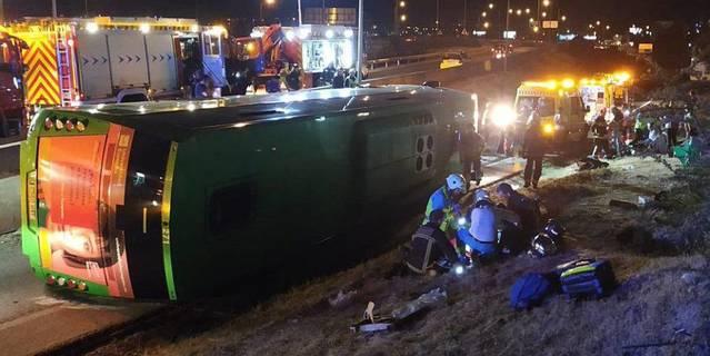 20 personas heridas al volcar un autobús en Alcobendas