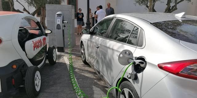 Sevilla la Nueva cuenta con dos nuevos puntos de recarga de vehículos eléctricos