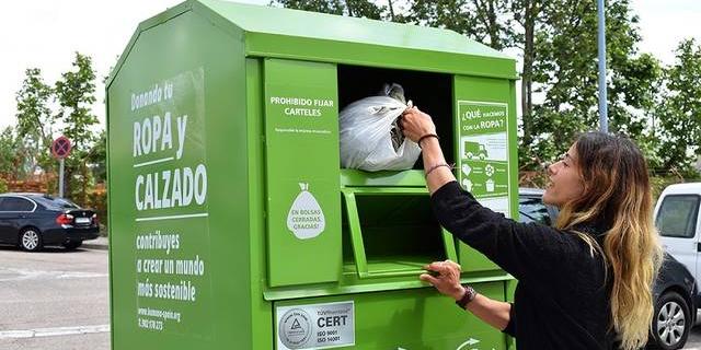 Se recogen 155 toneladas de textil usado en Tres Cantos
