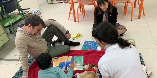 Tres Cantos desarrolla el programa pionero en España 'Perros y Letras'