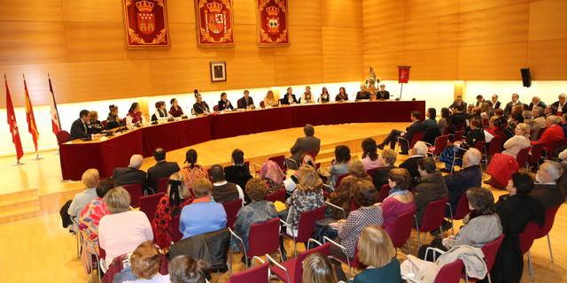 La segoviana Domi Gil García recibe el bastón de mando como Alcaldesa Honoraria de Tres Cantos