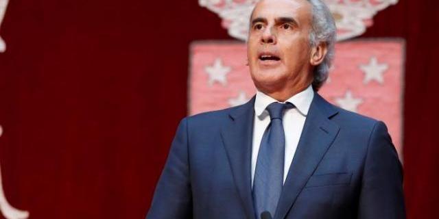 Escudero apuesta por la ley regional de muerte digna y rechaza la de eutanasia