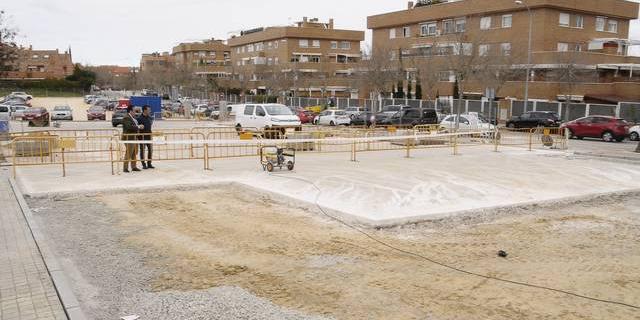 Obras de ampliación en el aparcamiento de la calle Secundino Zuazo de Boadilla