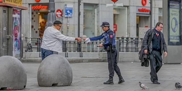 Cuatro detenidos y 252 denunciados por la Policía Municipal en Madrid por incumplir el estado de alarma