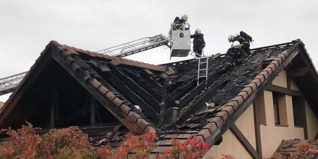 Herido leve por intoxicación de humo tras un incendio en su vivienda en Manzanares El Real 