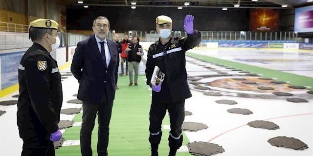 La pista de hielo de Majadahonda, adaptada para unos 440 fallecidos, Comienza a recibir cadáveres