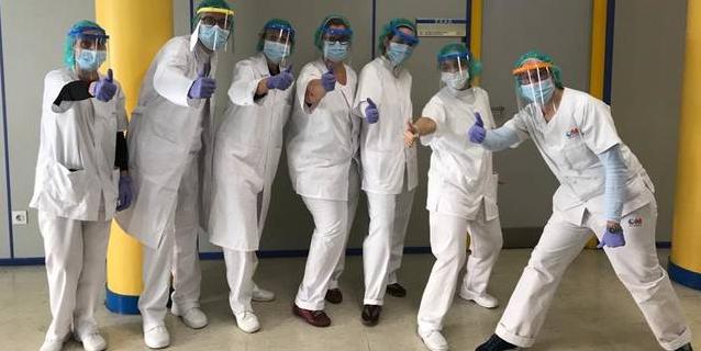 Tres Cantos muestra su lado más solidario y entrega 500 pantallas protectoras y 3.500 batas