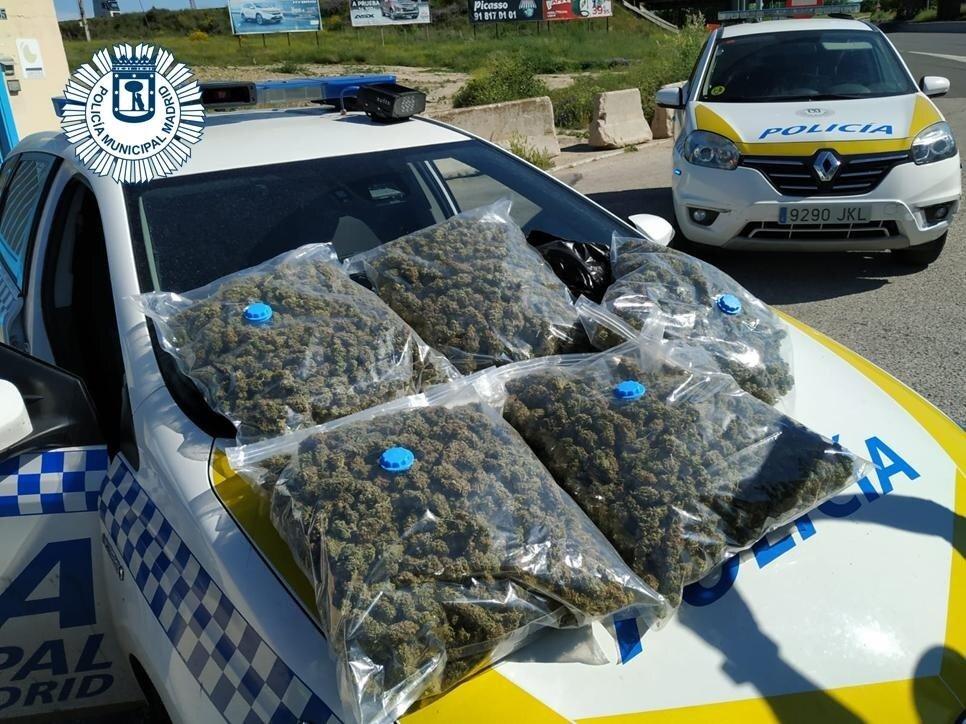 Detenido un conductor en Villaverde con cinco kilos de marihuana