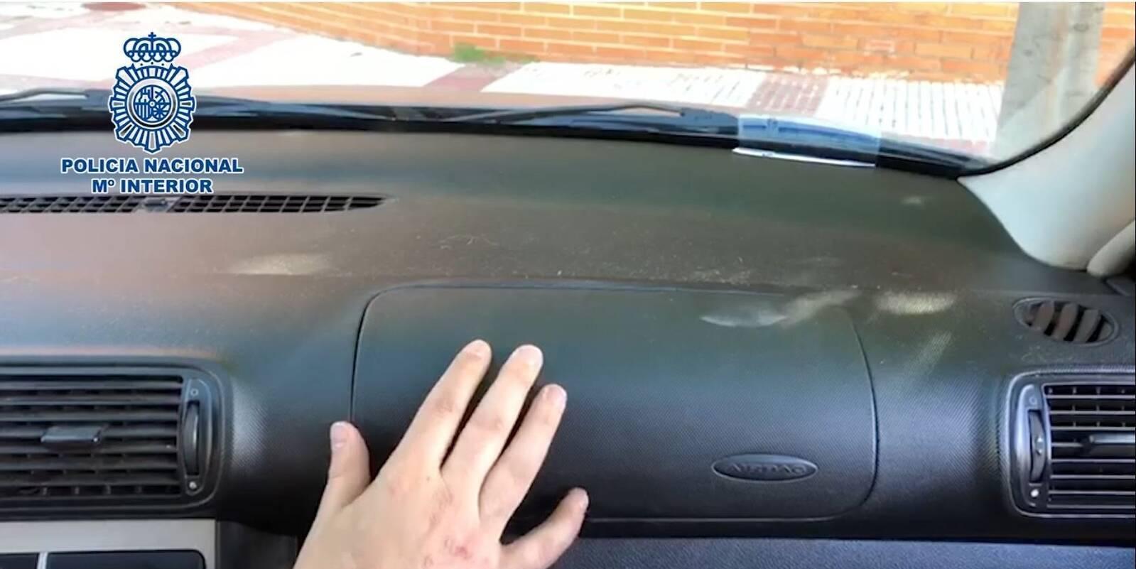 Policía desmantela garaje de San Sebastián de los Reyes donde vendían cocaína oculta en coche 'caleteado'