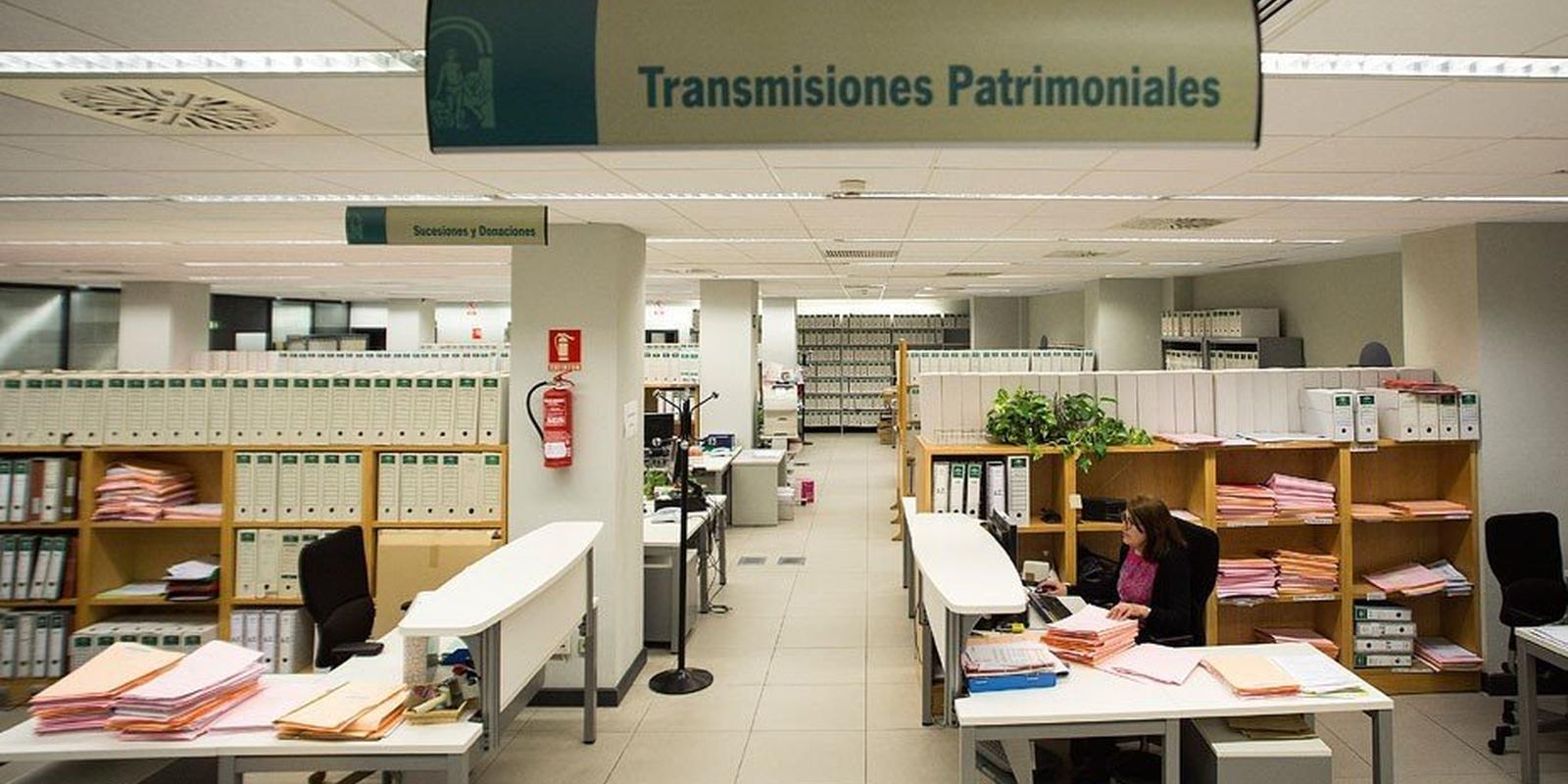 Hacienda advierte de mensajes falsos de WhatsApp o Telegram para engañar a los contribuyentes