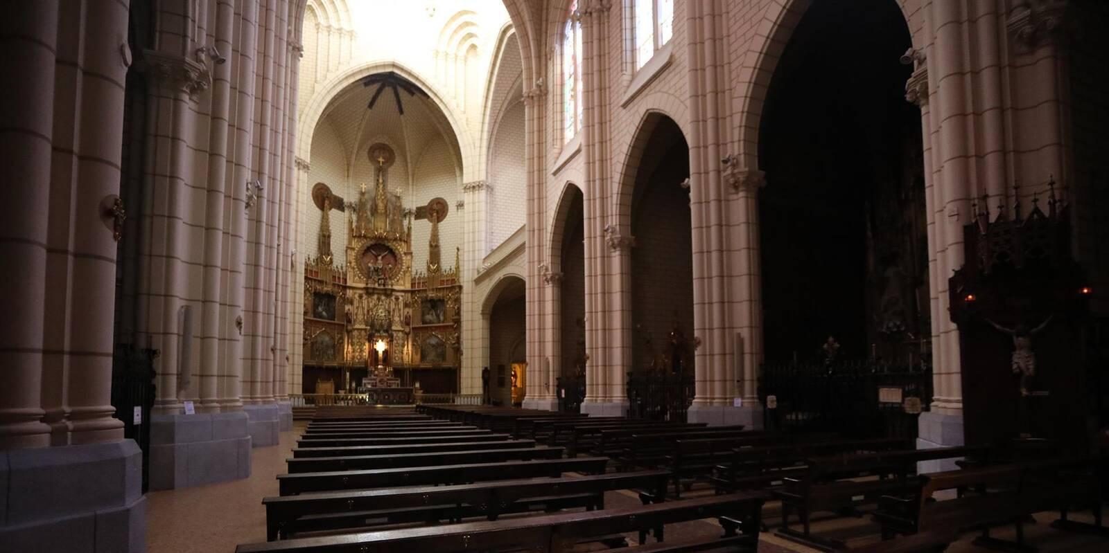 Las misas con público regresan a Madrid con un tercio del aforo y medidas de protección