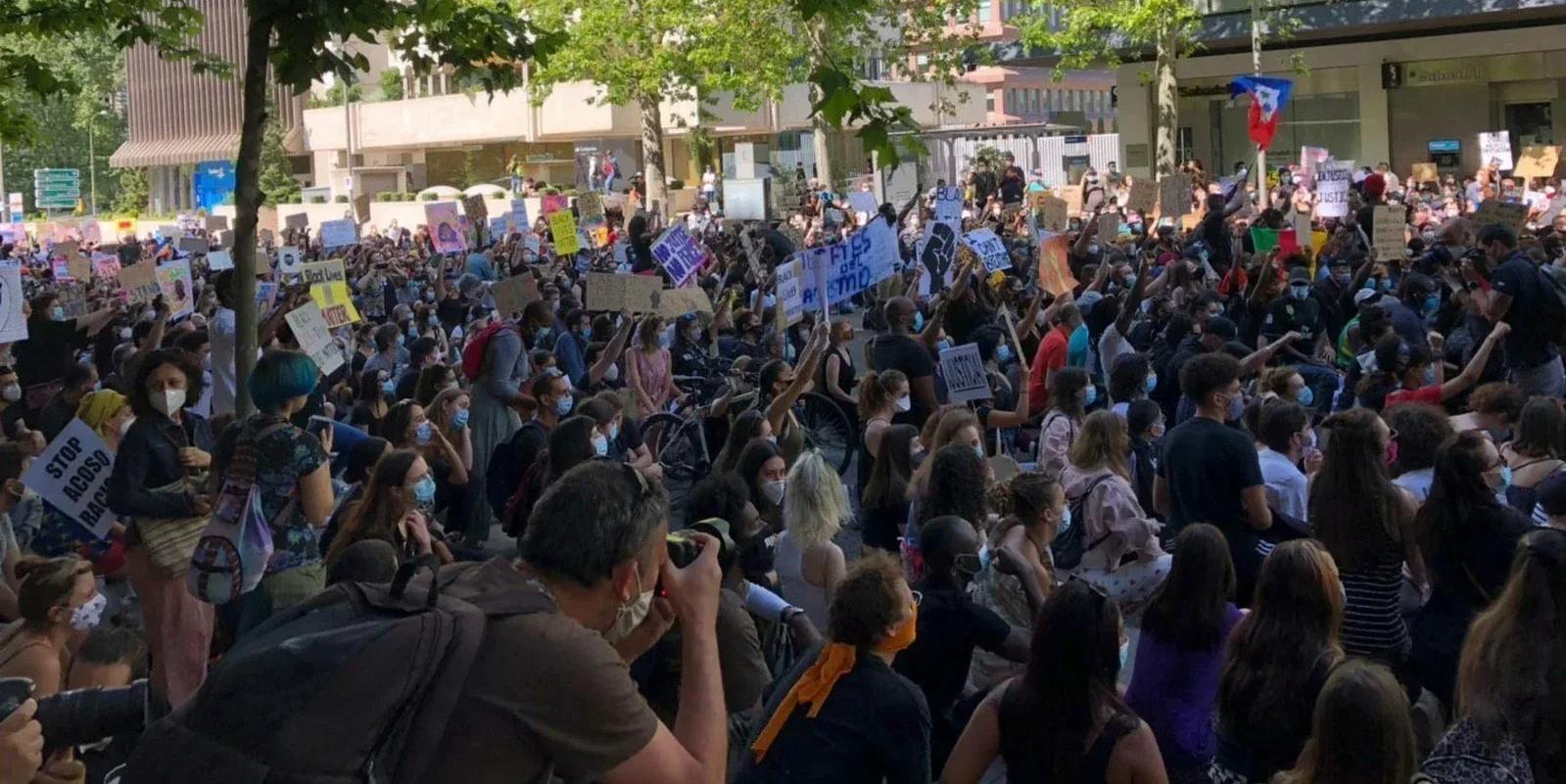Gran manifestación en Madrid contra el racismo frente a la embajada estadounidense