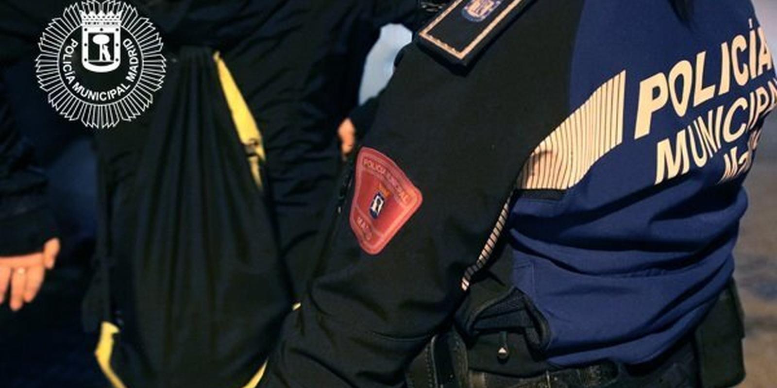 Pillan 'in fraganti' a un joven vendiendo marihuana en Lavapiés