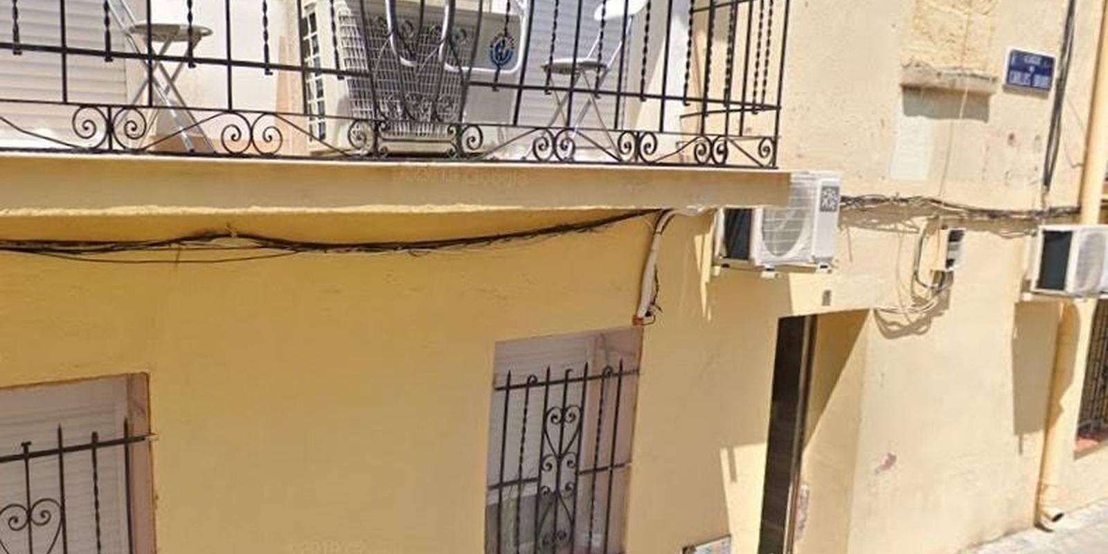 Un policía fuera de servicio detiene a dos hombres tras un 'vuelco' de drogas en un piso de Fuencarral