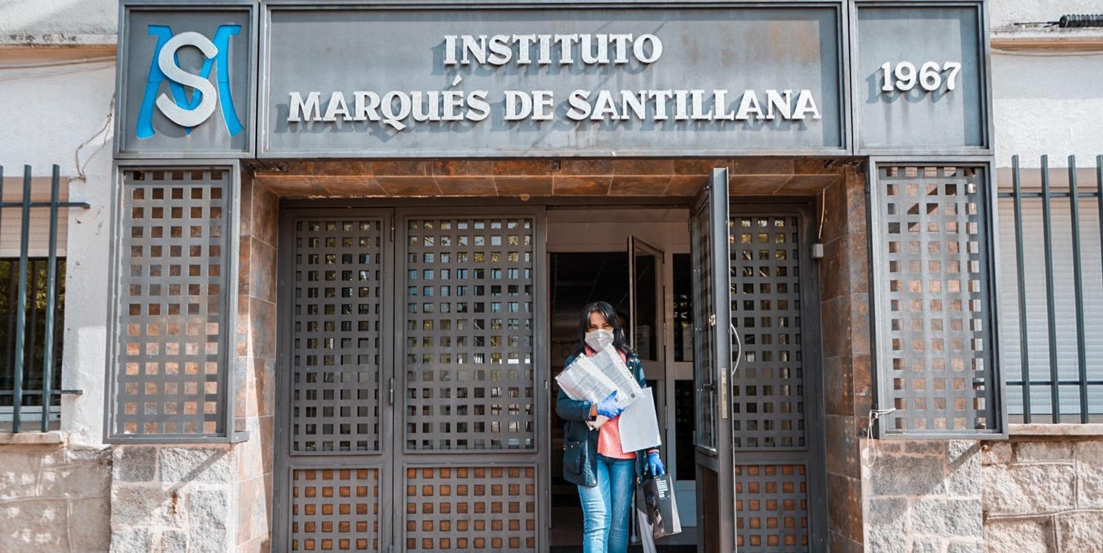 Colmenar abonará a las familias con un progenitor en desempleo los gastos del título de Bachillerato