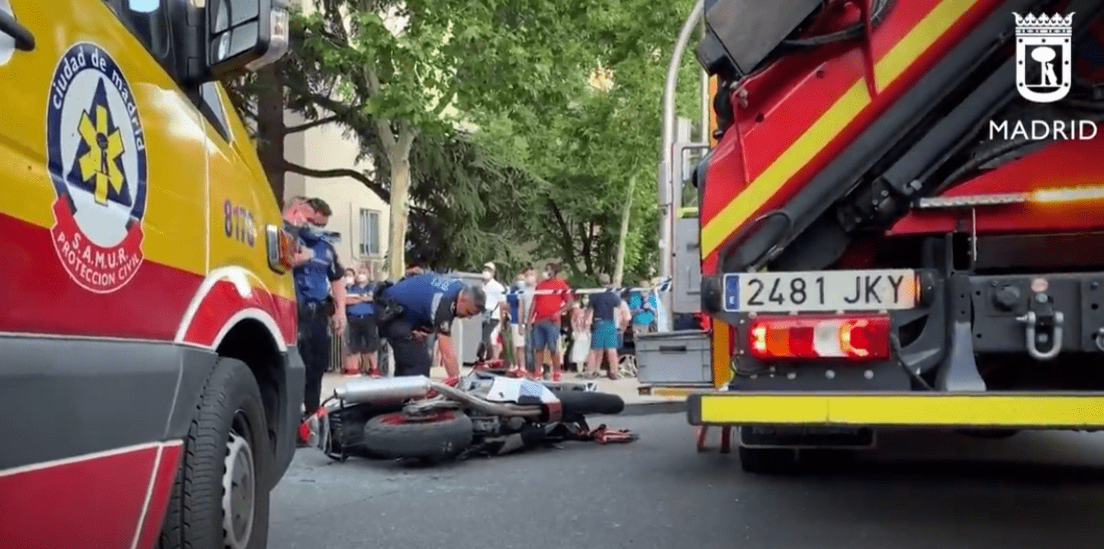 Un joven fallecido y dos personas heridas en una colisión entre moto y coche en Ciudad de los Ángeles