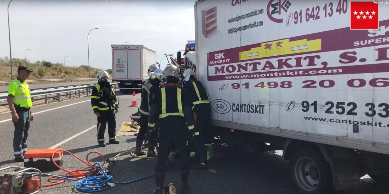 Un herido grave tras el choque de dos camiones en la M-50