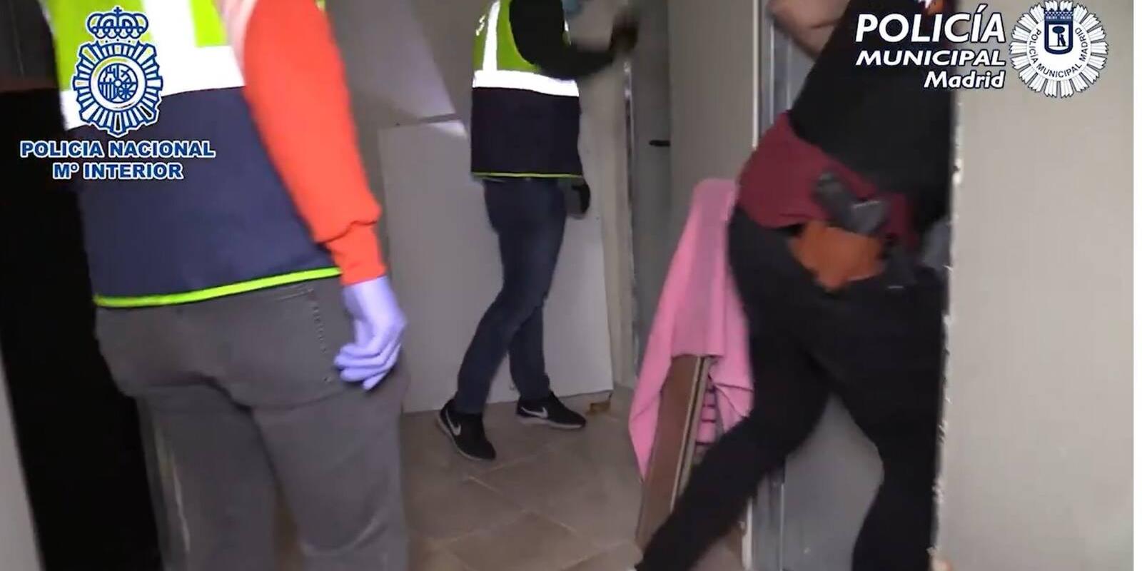 Liberados 61 inmigrantes que vivían entre ratas y colchones recogidos de la calle en trasteros de 9 m2