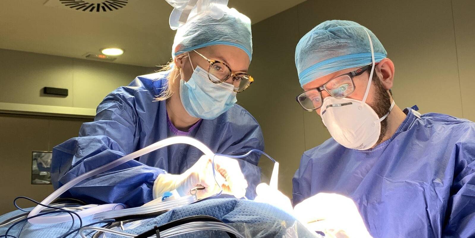 El HLA Moncloa realiza con éxito una cirugía de alta complejidad en la base del cráneo a un paciente con un tumor