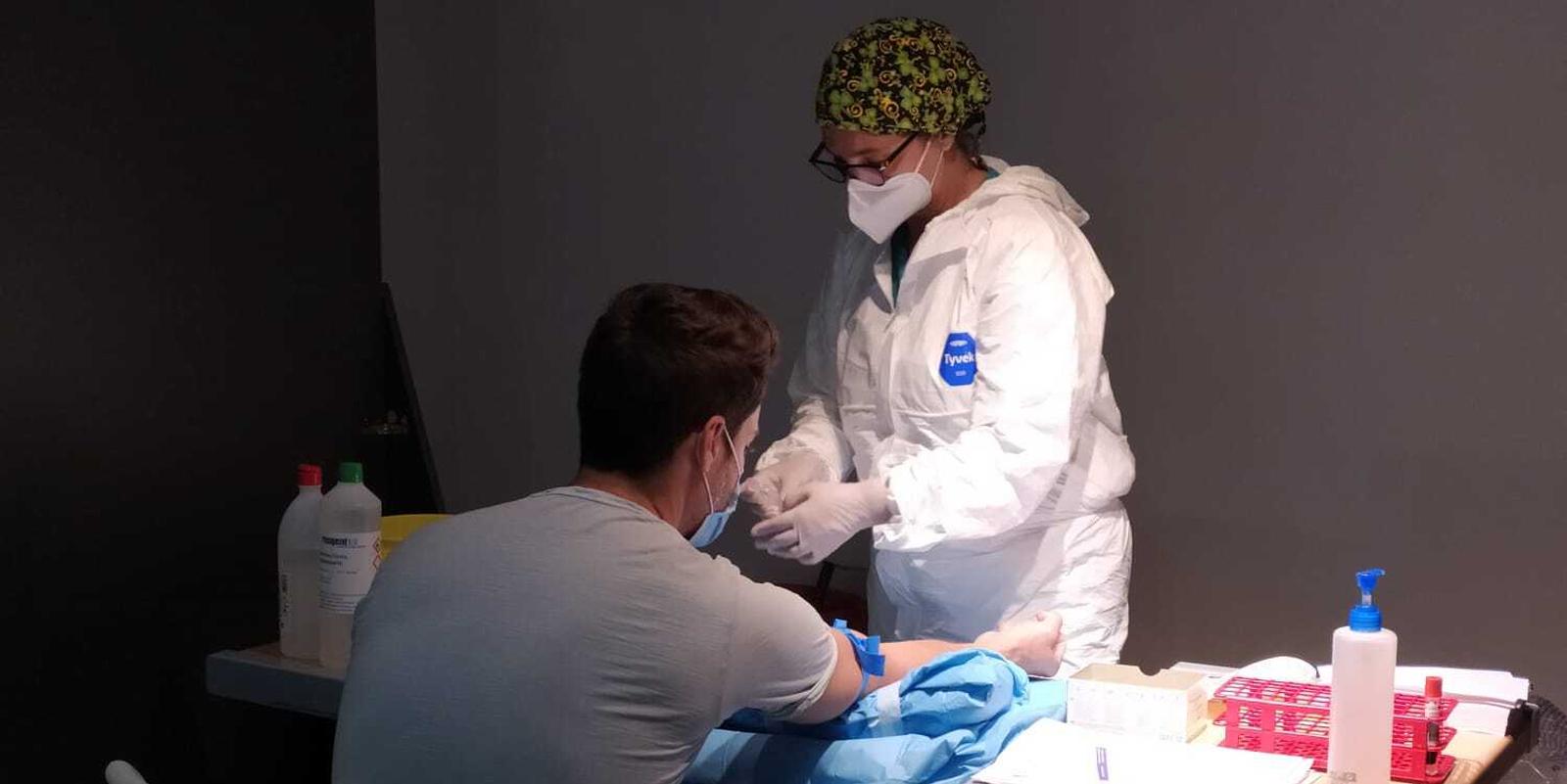 La mitad de los vecinos de Arroyomolinos censados se sometieron a la prueba el sábado