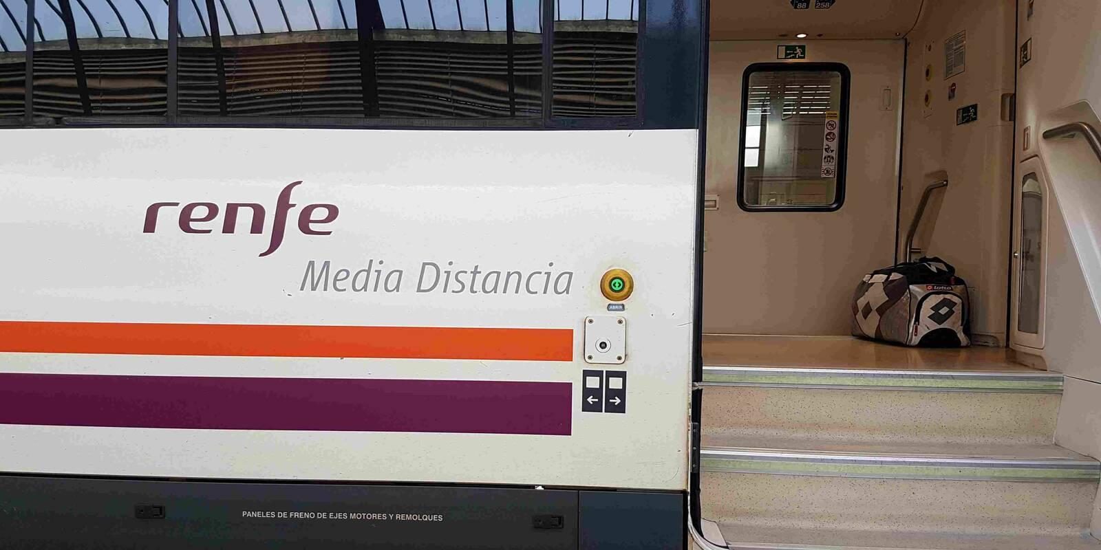 Descarrila un tren de media distancia León-Madrid cerca de Zarzajelo sin causar heridos debido a la lluvia